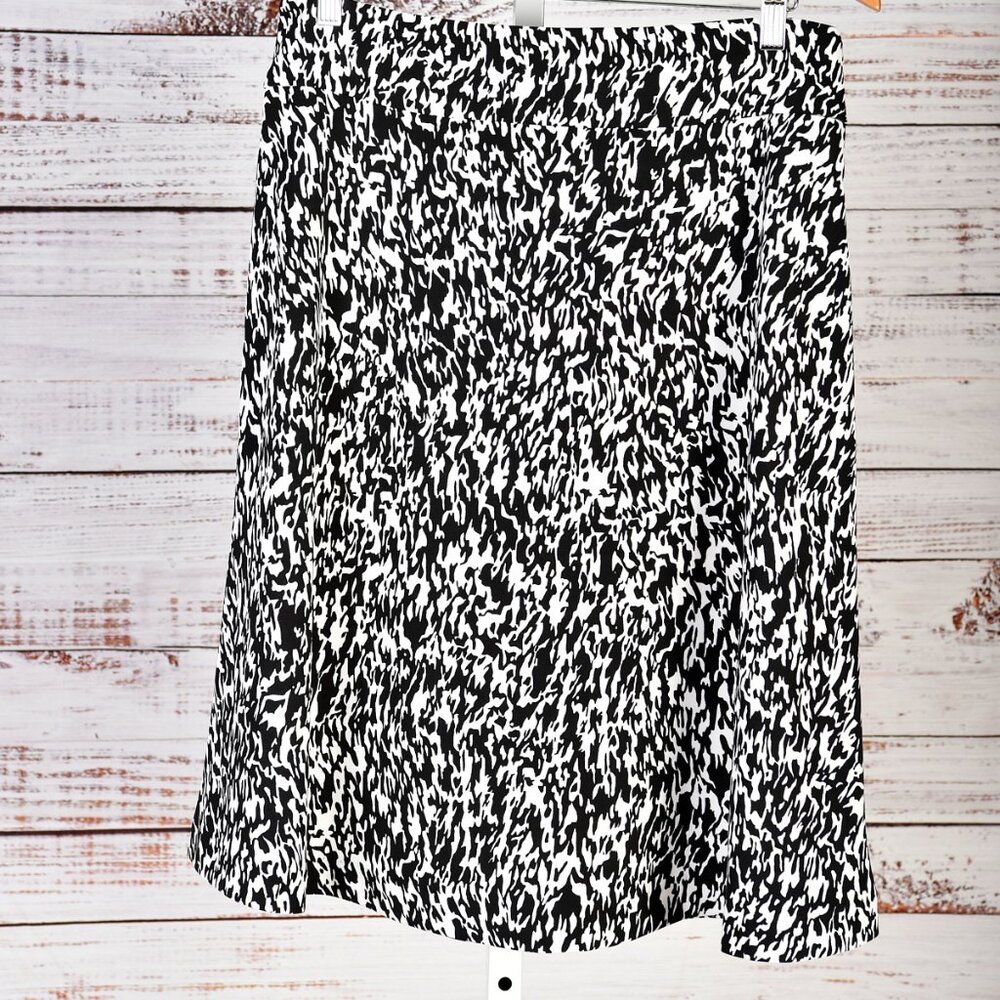 Adrienne Vittadini Studio Black and White A-Line Skirt Size 8